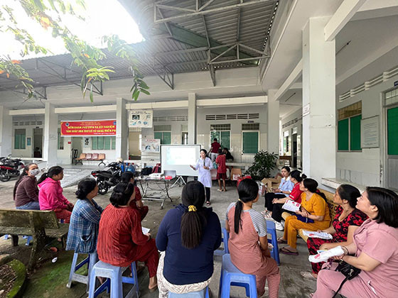 Khám phụ khoa và sàng lọc ung thư cổ tử cung hơn 160 chị em phụ nữ tại phường Ô Môn, Cần Thơ