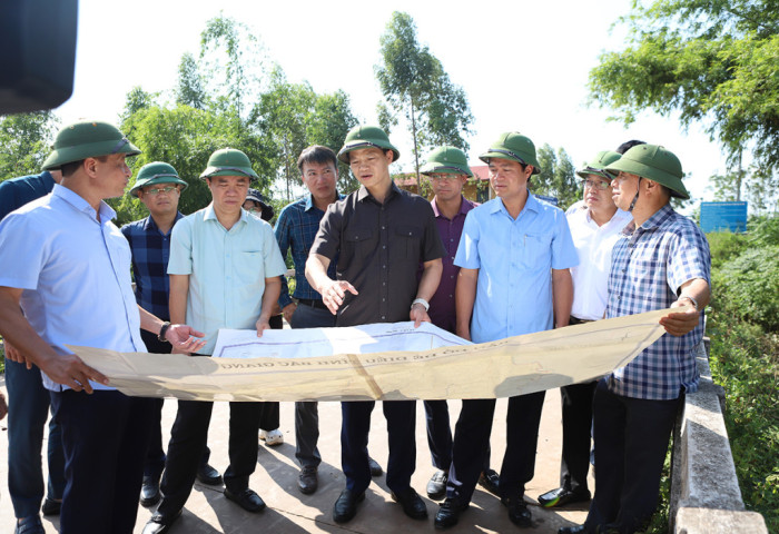 Chủ tịch UBND tỉnh Bắc Ninh: Khẩn trương xử lý dứt điểm các điểm đê xung yếu tại xã Tiên Lục và Mỹ Thái, xây dựng phương án nâng cấp trạm bơm Dương Đức
