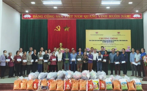Thanh Hóa: Sẻ chia cùng người dân vùng lũ