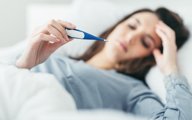 3 loại thực phẩm nên hạn chế ăn khi sốt virus