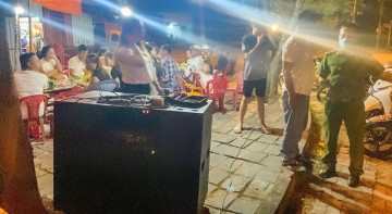 Hàng xóm hát karaoke gây ồn có thể báo cơ quan chức năng xử phạt