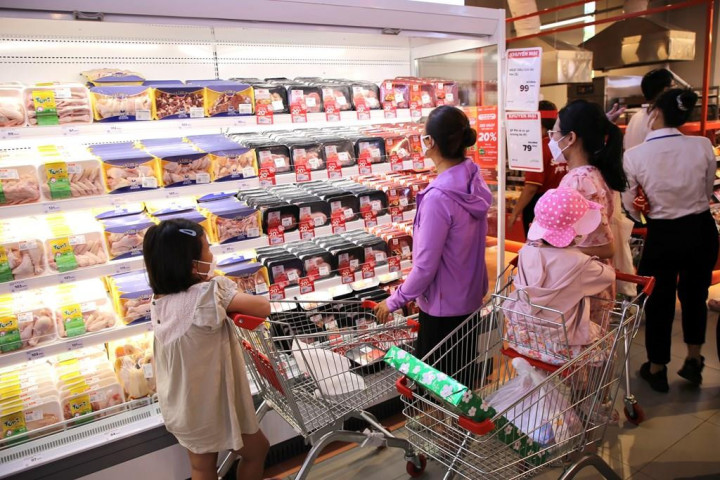 CPI tháng 10: Thực phẩm tăng giá do mưa lũ, giáo dục và vàng cũng "nóng" lên