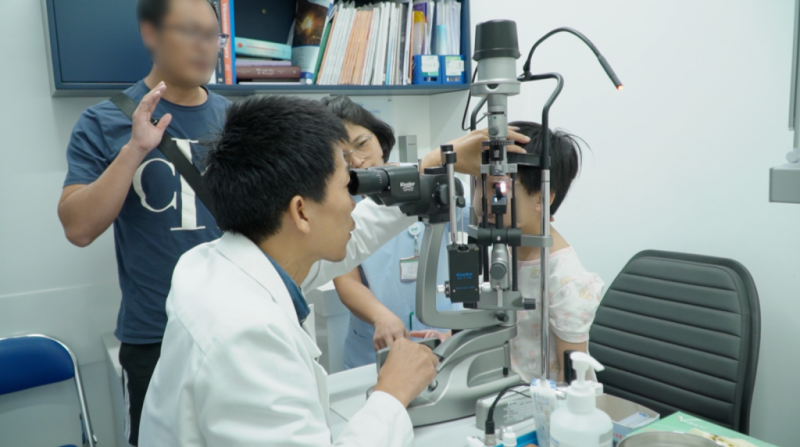 Trẻ có thể mất thị lực chỉ sau vài ngày bị cảm, sốt, nghẹt mũi - Cảnh báo mới từ các bác sĩ