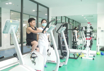 Người đàn ông bị “đóng băng cơ thể” dậy thì thành công ở tuổi 32 sau khi điều trị tại Vinmec