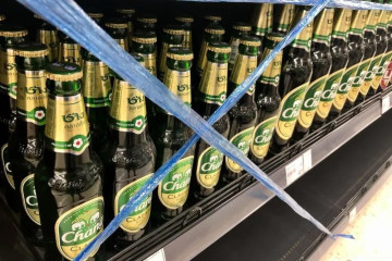 Người uống rượu ban ngày sẽ bị phạt 300 USD