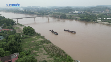 Lào Cai: Một khối cát bị hút lên, một mét đê bị sụt xuống