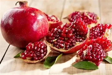 Khi ăn lựu nên nuốt hay bỏ hạt?