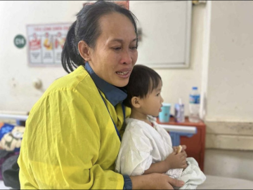 Bác sỹ kêu gọi cứu bé gái 2 tuổi mắc u não ác tính