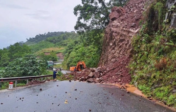 Tập trung ứng phó mưa lũ, đặt nhiệm vụ bảo đảm an toàn tính mạng cho Nhân dân lên trên hết, trước hết