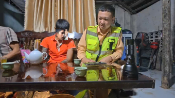 Cảnh sát giao thông phản ứng nhanh, cứu kịp thời người đàn ông định nhảy cầu tại Thanh Hoá