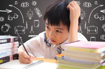 Bố mẹ nên làm gì khi con học kém đột ngột?