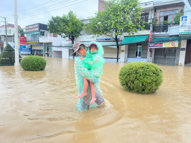 Khánh Hòa:  người dân phải gồng mình chống chọi với “lũ chồng lũ”