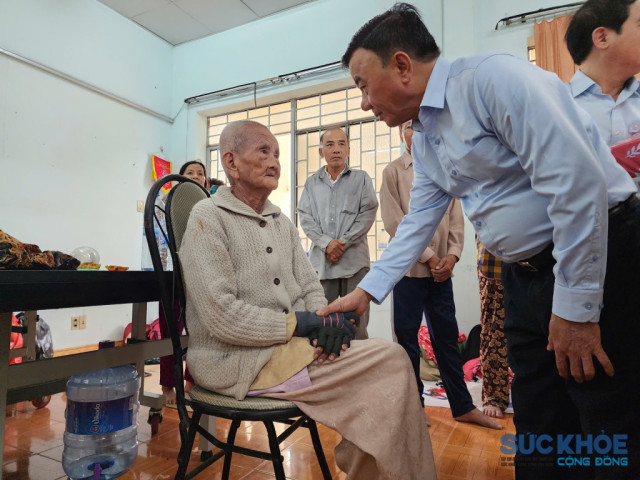 Thường Trực Ban Bí thư Trần Cẩm Tú chỉ đạo khắc phục hậu quả mưa lũ tại tỉnh Khánh Hòa