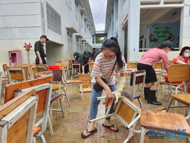 Khánh Hòa: Nhanh chóng dọn bùn đất sau lũ, sớm đưa học sinh trở lại nhà trường