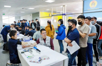 Khám bệnh miễn phí cho 15.000 công nhân tại 7 tỉnh, thành
