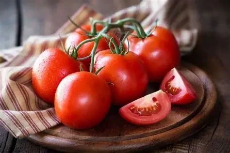 Nên ăn cà chua chín hay cà chua sống?
