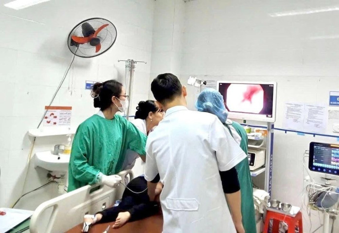 Bắc Ninh: Cứu sống bé trai 4 tuổi nuốt kẹp tóc kim loại