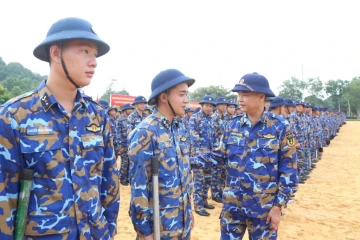 Vùng 4 Hải quân triển khai “Chiến dịch Quang Trung” giúp dân dựng lại nhà sau lũ