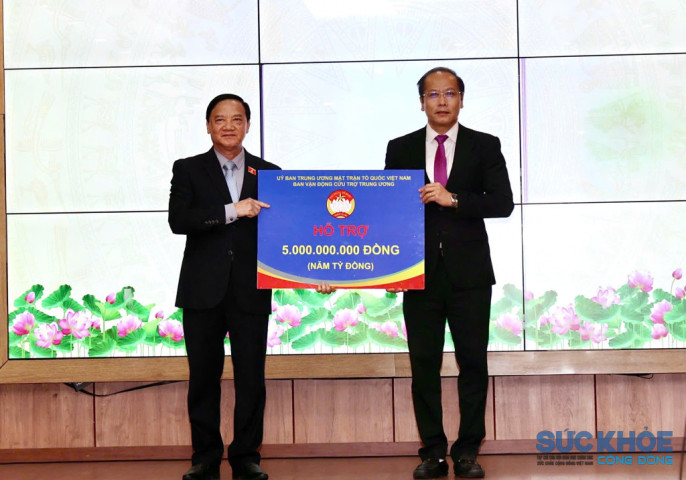 Phó Chủ tịch Quốc hội Nguyễn Khắc Định thăm các đơn vị bị thiệt hại do mưa lũ tại Khánh Hòa