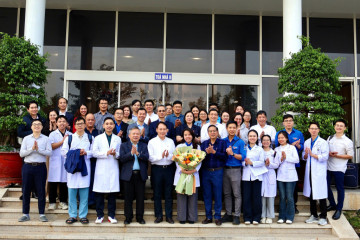 Đoàn công tác Sở Y tế TP. Hải Phòng hỗ trợ khám chữa bệnh cho người dân vùng lũ Đắk Lắk