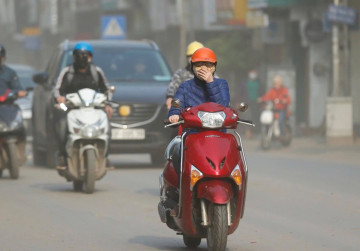 Hà Nội trải qua nhiều ngày ô nhiễm không khí nghiêm trọng, bao phủ bụi mịn từ sáng đến tối