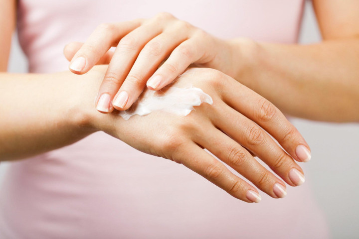 Cách trị khô da tay và chân mùa đông đơn giản nhưng hiệu quả
