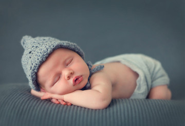 Trẻ sơ sinh ngủ nhiều có đáng lo?