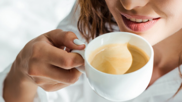 Uống cà phê thế nào để răng không ố vàng?
