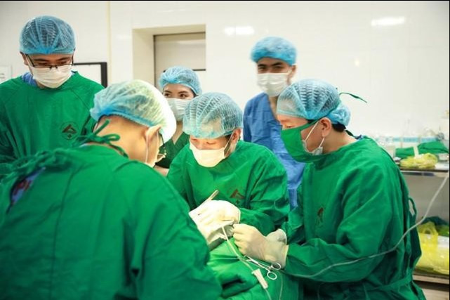 Quả thận của cha và hành trình hồi sinh sự sống cho con trai