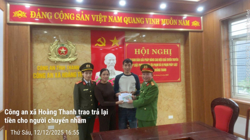 Nữ giáo viên ở Thanh Hóa trao trả 100 triệu đồng do chuyển nhầm