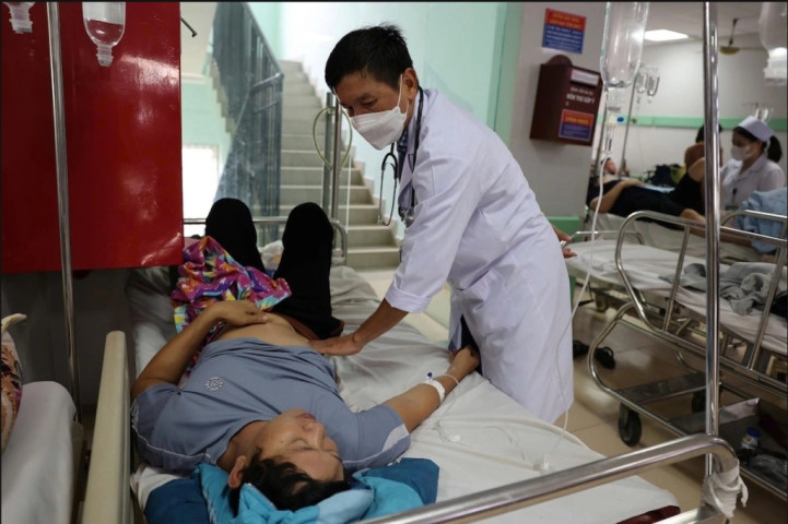 Bộ Y tế yêu cầu khẩn trương làm rõ vụ hàng chục người ngộ độc sau ăn bánh mì ở TP. Hồ Chí Minh