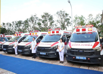 Hà Tĩnh : Tập đoàn Vingroup hỗ trợ 15 xe cứu thương cho ngành Y tế  Hà Tĩnh