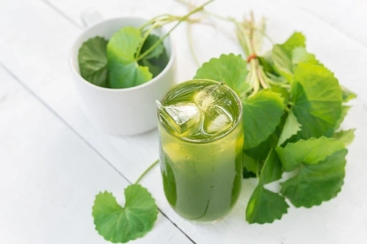Uống gì để đẹp da, hết mụn?