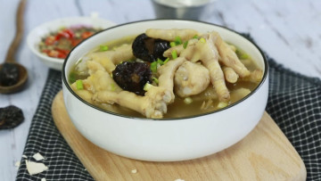 Chân gà hầm lạc - món ăn dân dã giúp bổ xương khớp, dễ làm tại nhà