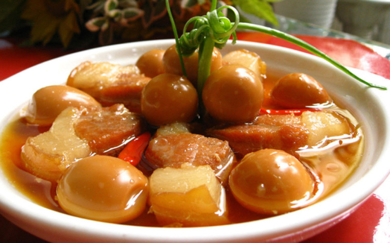 Cách làm thịt kho tàu đậm đà chuẩn vị miền Tây