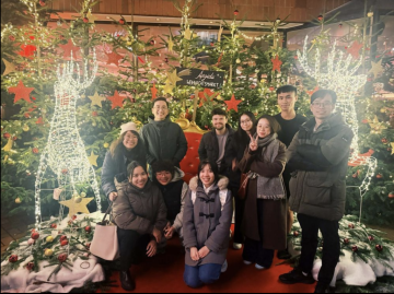 Người Việt đón năm mới ở châu Âu, hào hứng với món ăn cầu may mắn