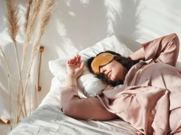 Có nên đeo bịt mắt lúc ngủ không?