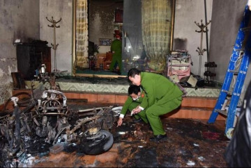 Cháy nhà do sạc xe đạp điện, 4 người may mắn thoát nạn