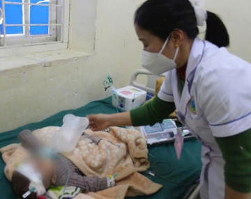 Cảnh báo sởi biến chứng viêm phổi, suy hô hấp nặng ở trẻ chưa đến tuổi tiêm phòng