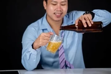 Dịp Tết, ăn gì trước khi uống rượu để hạn chế say?