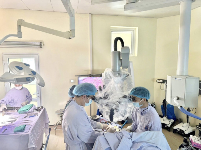 Phẫu thuật kịp thời khối u tủy ngực, cứu người phụ nữ 31 tuổi khỏi nguy cơ liệt