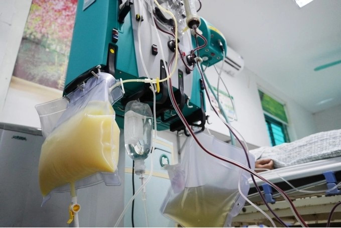 Thay huyết tương cứu sống người phụ nữ bị liệt toàn thân