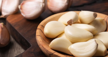 Tại sao bạn không nên ăn quá nhiều tỏi sống?