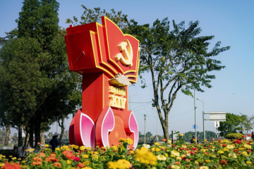 Rực rỡ cờ, hoa chào mừng Đại hội XIV của Đảng