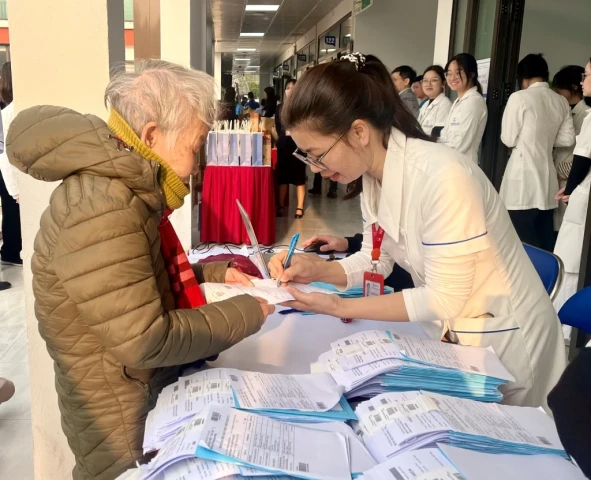 Hà Nội phát triển hệ thống chăm sóc, điều trị người cao tuổi