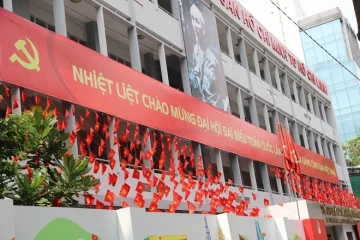 TP. Hồ Chí Minh rực rỡ sắc cờ hoa hướng về Đại hội XIV của Đảng