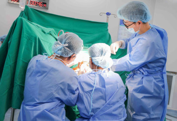 Bệnh nhân 69 tuổi thoát khỏi sa sinh dục phức tạp sau ca phẫu thuật tại Vinmec Cần Thơ