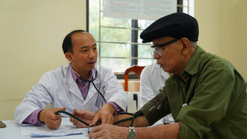 Học viện Y Dược học cổ truyền Việt Nam khám, tư vấn và cấp thuốc miễn phí tại xã Kiều Phú
