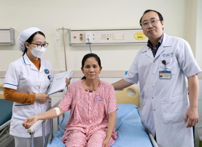 Phẫu thuật u xơ tử cung phức tạp bằng dao siêu âm công nghệ cao