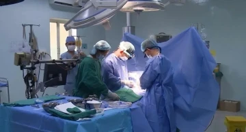 Thanh Hóa: Cứu sống bệnh nhi 15 tuổi bị kính cắt đứt lìa động mạch